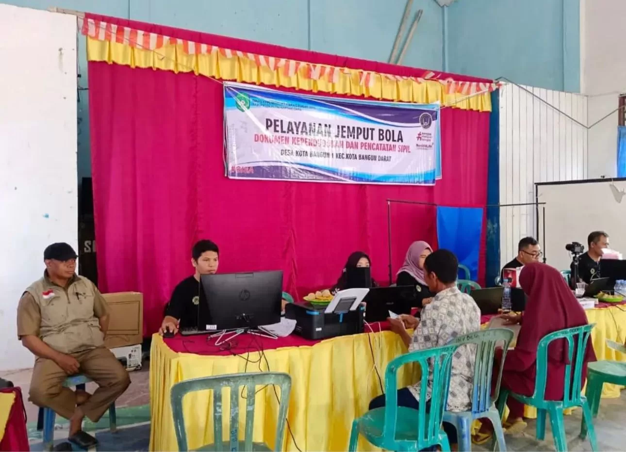 Layanan Jemput Bola yang di gerakkan Kecamatan Kota Bangun Darat (Foto: Istimewa)