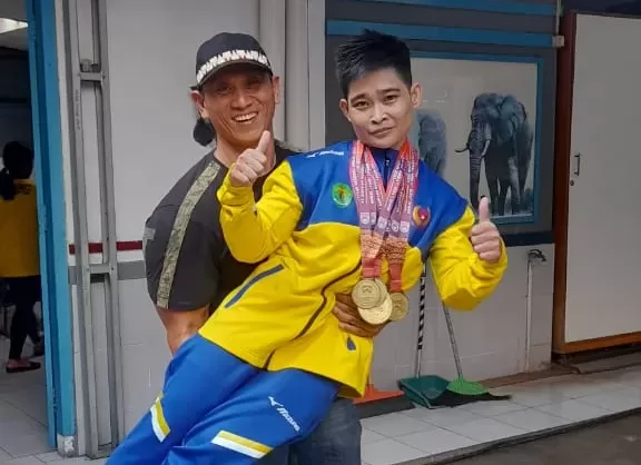 2 Atlet angkat berat Kaltim berhasil menyumbangkan 4 emas dalam BKPON (Foto: Istimewa)