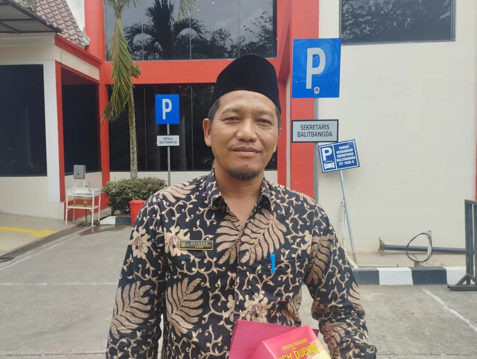 Sutarno, Kepala Desa Sumber Sari (Foto: Dy/Istimewa)