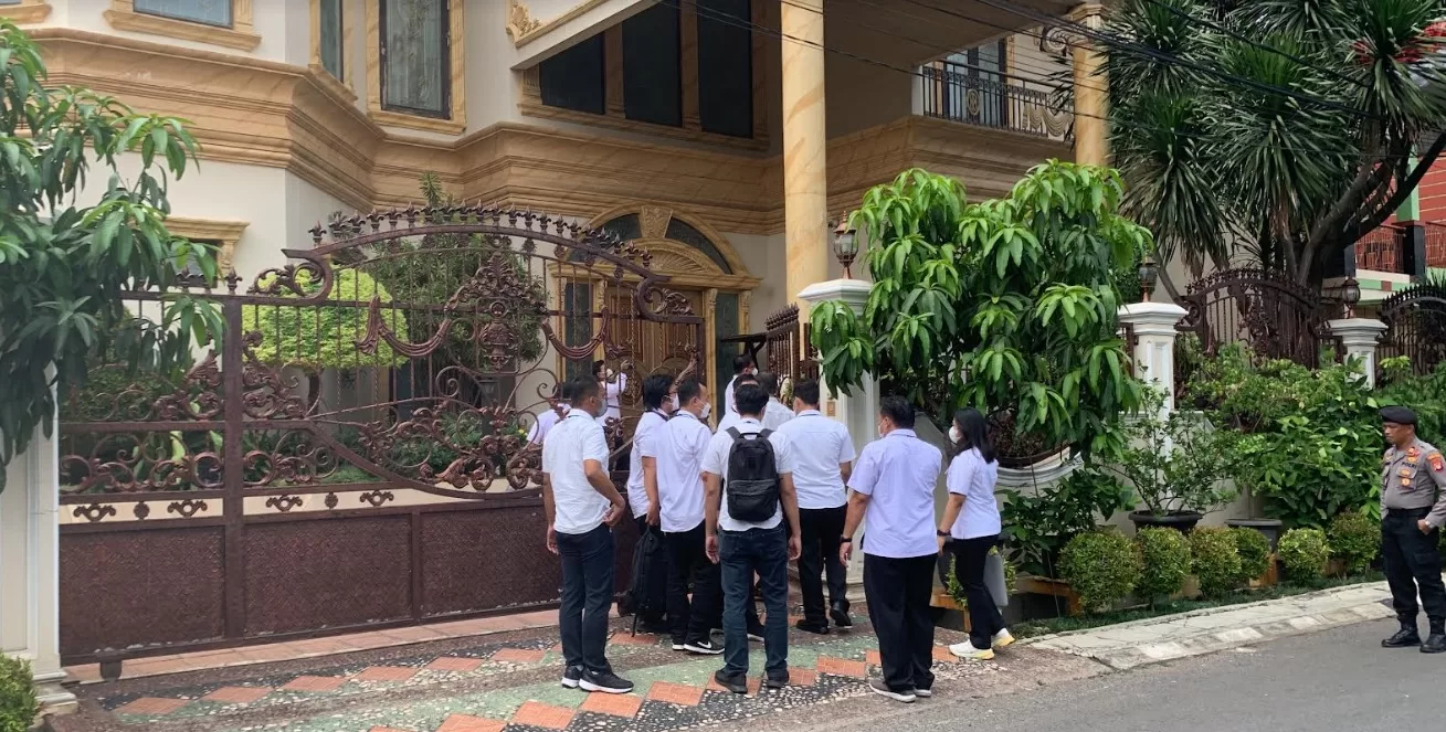 Rumah Ketua KPK, Firli Bahuri digeledah polisi (Foto: Istimewa)