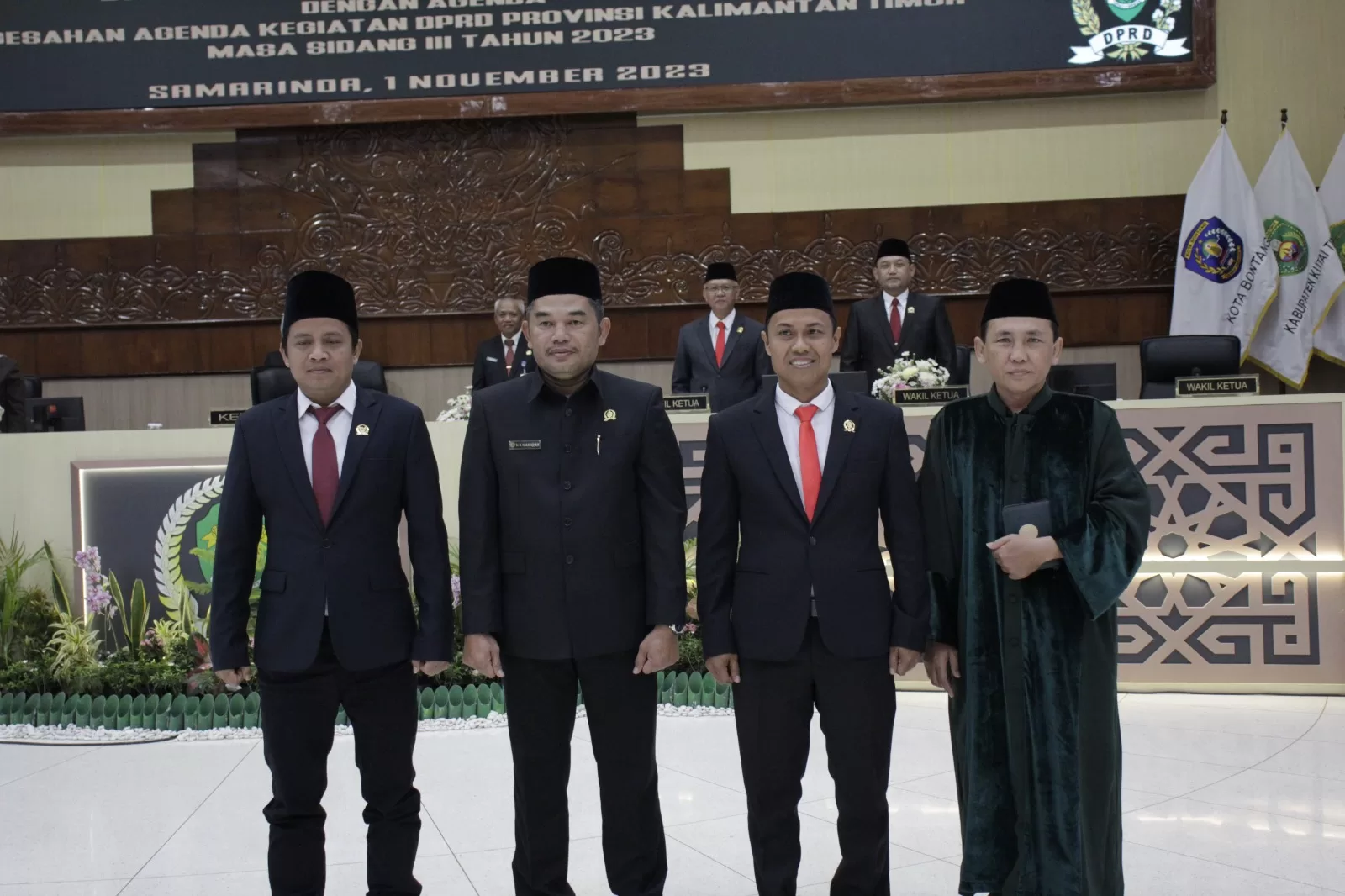 Pelantikan Selamet Ari Wibowo dan Encik Wardani sebagai anggota DPRD Kaltim Pengganti Antar Waktu (Foto: Apr/Klausa)
