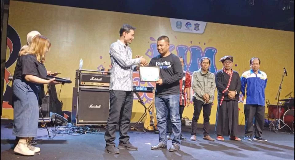 KIM Badak Ulu menerima penghargaan KIM Adaptif dalam KIM Fest 2023 (Foto: Istimewa)