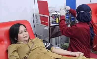 Pegawai Dispora Kaltim yang turut serta dalam donor darah (Foto: Istimewa)