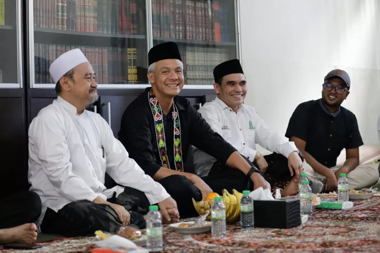 Kunjungan Ganjar Pranowo ke pondok pesantren Syaichona Cholil (Foto: Istimewa)