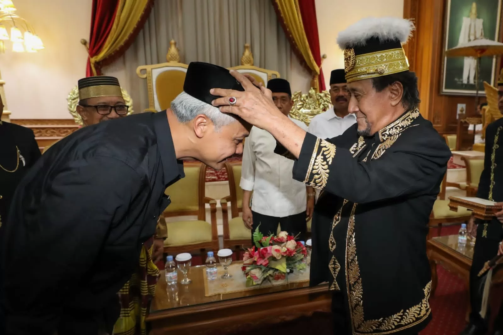 Ganjar Pranowo saat berkunjung ke Kedaton Kutai Kartanegara (Foto: Istimewa)