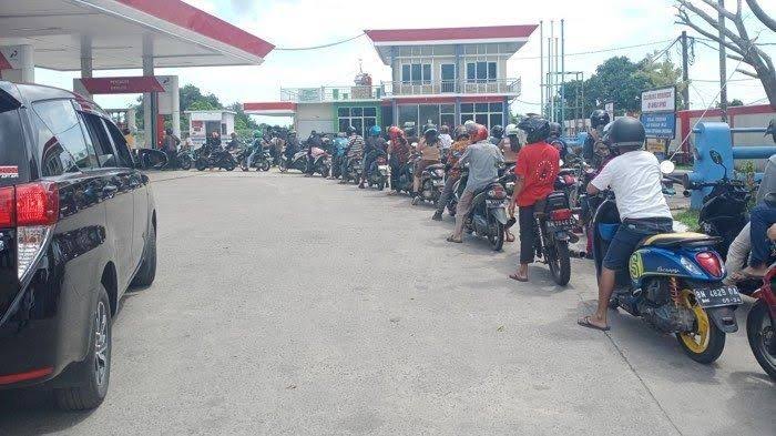 Ilustrasi antrean SPBU (foto: Istimewa)
