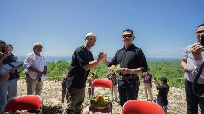 Raffi Ahmad beserta Bupati Gunungkidul, Sunaryanta (Foto: Istimewa)