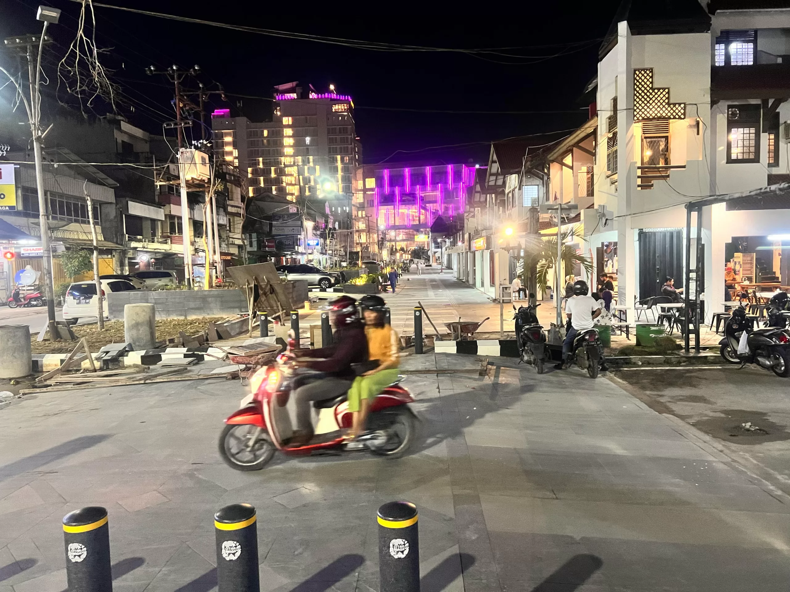 Suasana citra niaga pada malam hari (Foto: Fch/Klausa)