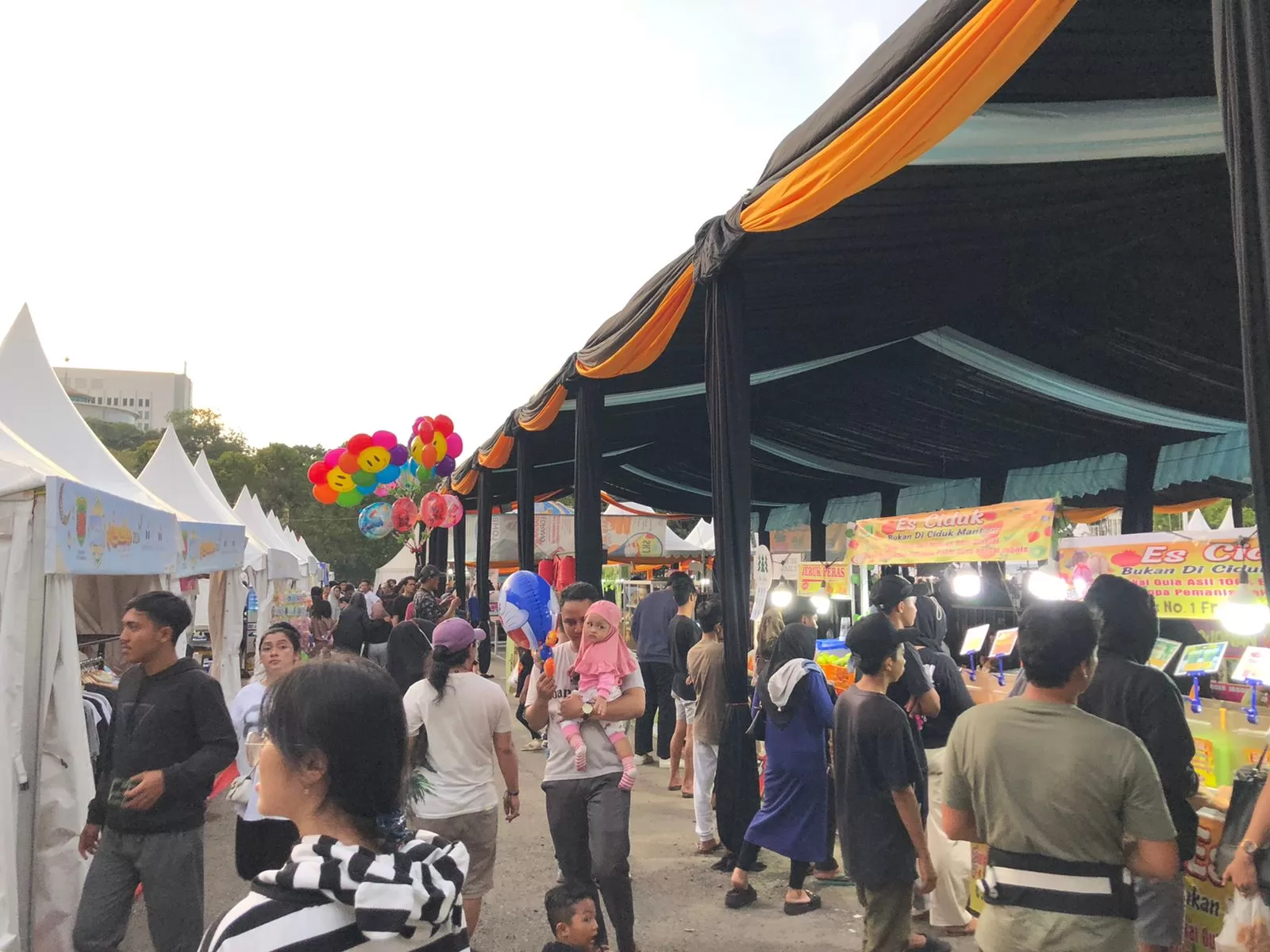 Pasar Ramadan di GOR Segiri Samarinda (Foto: Yah/Klausa)