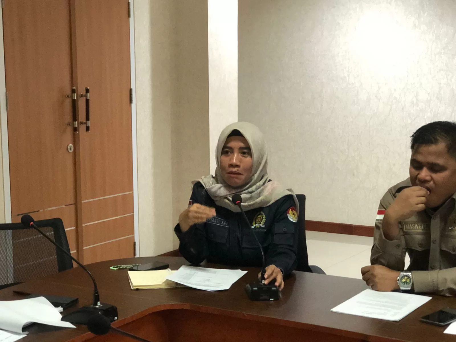 Anggota Komisi lV DPRD Samarinda, Damayanti saat mengelar rapat bersama Disdikbud. (Foto: Yah/Klausa)