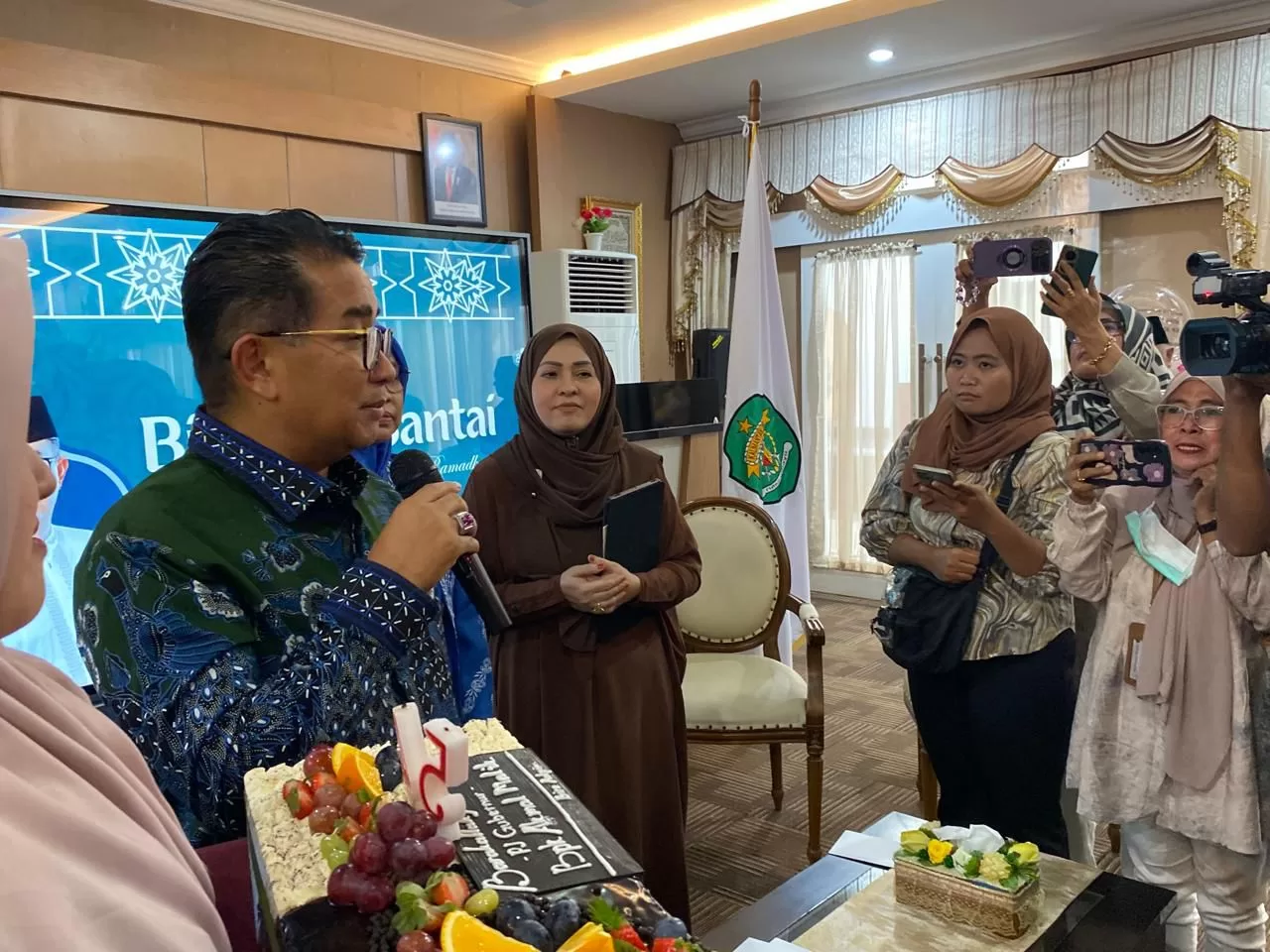 Pj Gubernur Akmal Malik saat kegiatan Silahturahmi dan Buka Puasa Bersama. (Foto: Yah/Klausa)