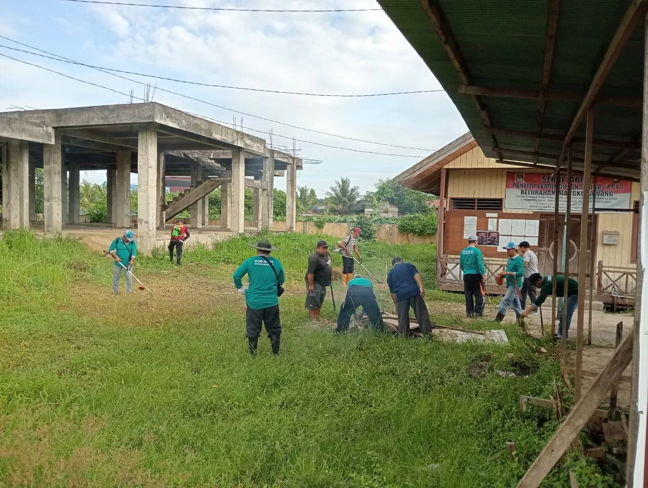 Program Jum'at Bersih di Kelurahan Mangkurawang (Foto: Istimewa)