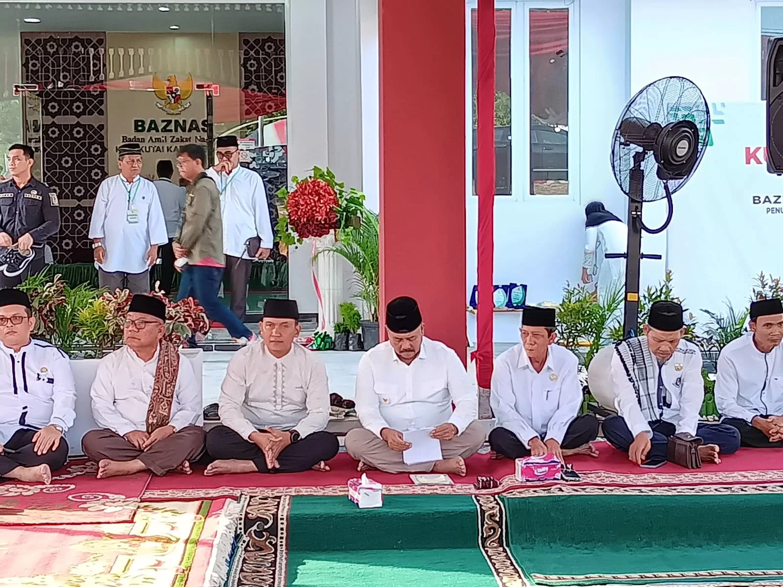Bupati Kutai Kartanegara Edi Damansyah (tengah), saat memberikan sambutan pada acara peresmian Gedung baru Baznas Kukar di Tenggarong Seberang, Kamis, 4 April 2024. (Foto: Klausa)