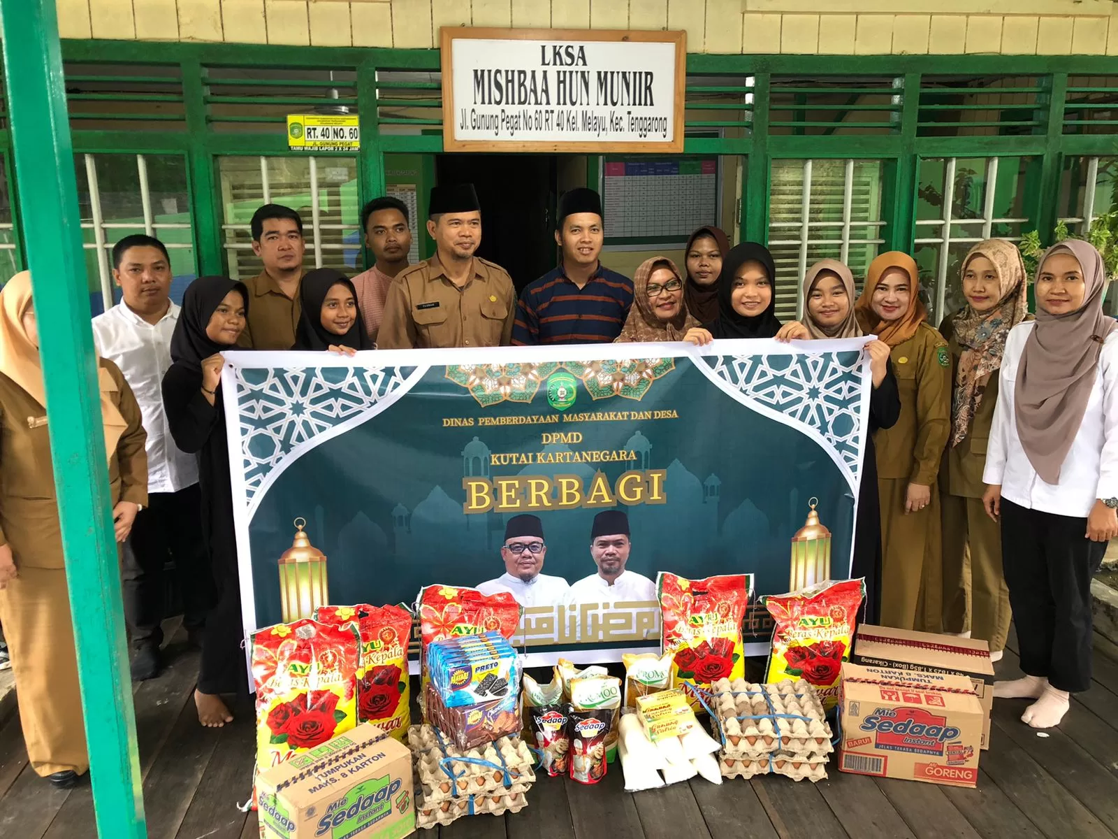 Bakti sosial oleh DPMD Kukar kepada LKSA Mishbaa Hun Muniir (Foto: Istimewa)