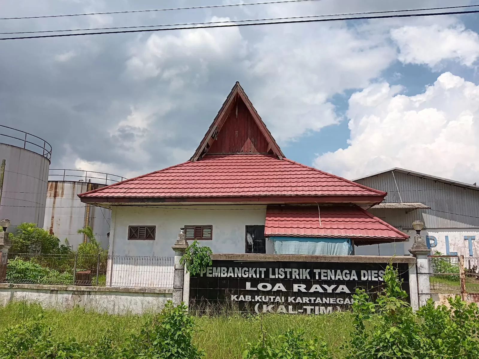 Lahan di Samping PLTD Desa Loa Raya Kecamatan Tenggarong Seberang, yang rencananya akan dibangun Kantor baru Desa Loa Raya, Kantor BPD Loa Raya dan sarana olahraga. (Foto: Istimewa)