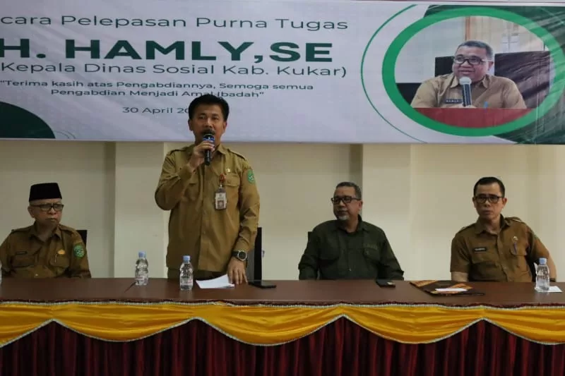 Sekda Kukar, Sunggono saat memberikan sambutan dalam acara Halal Bihalal ASN di lingkungan Dinas Sosial (Dinsos), sebagai penghormatan untuk Hamly, Kepala Dinsos Kukar, yang digelar di Aula Dinsos pada Selasa (30/4/24).