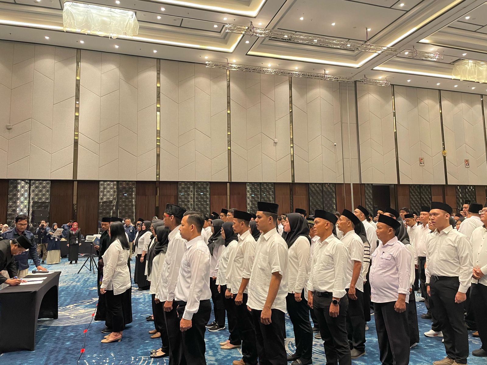 KPU Kota Samarinda resmi melantik sebanyak 177 anggota Panitia Pemungutan Suara (PPS). (Foto: Yah/Klausa)