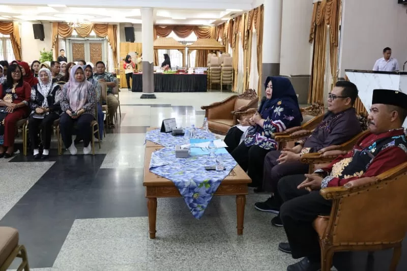 Rapat finalisasi persiapan Hari Kesatuan Gerak (HKG) PKK ke-52 tingkat Kabupaten Kutai Kartanegara (Kukar) 2024 di Kecamatan Tenggarong Seberang, di Pendopo Odah Etam, Kamis (2/5/2024) pagi. (Foto: Klausa)