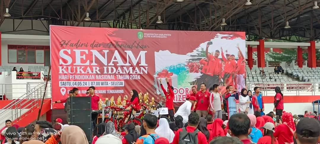 Perayaan Hardiknas di halaman Kantor Bupati Kukar (Foto: Klausa)