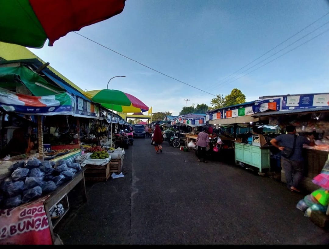 Suasana pasar mangkurawang