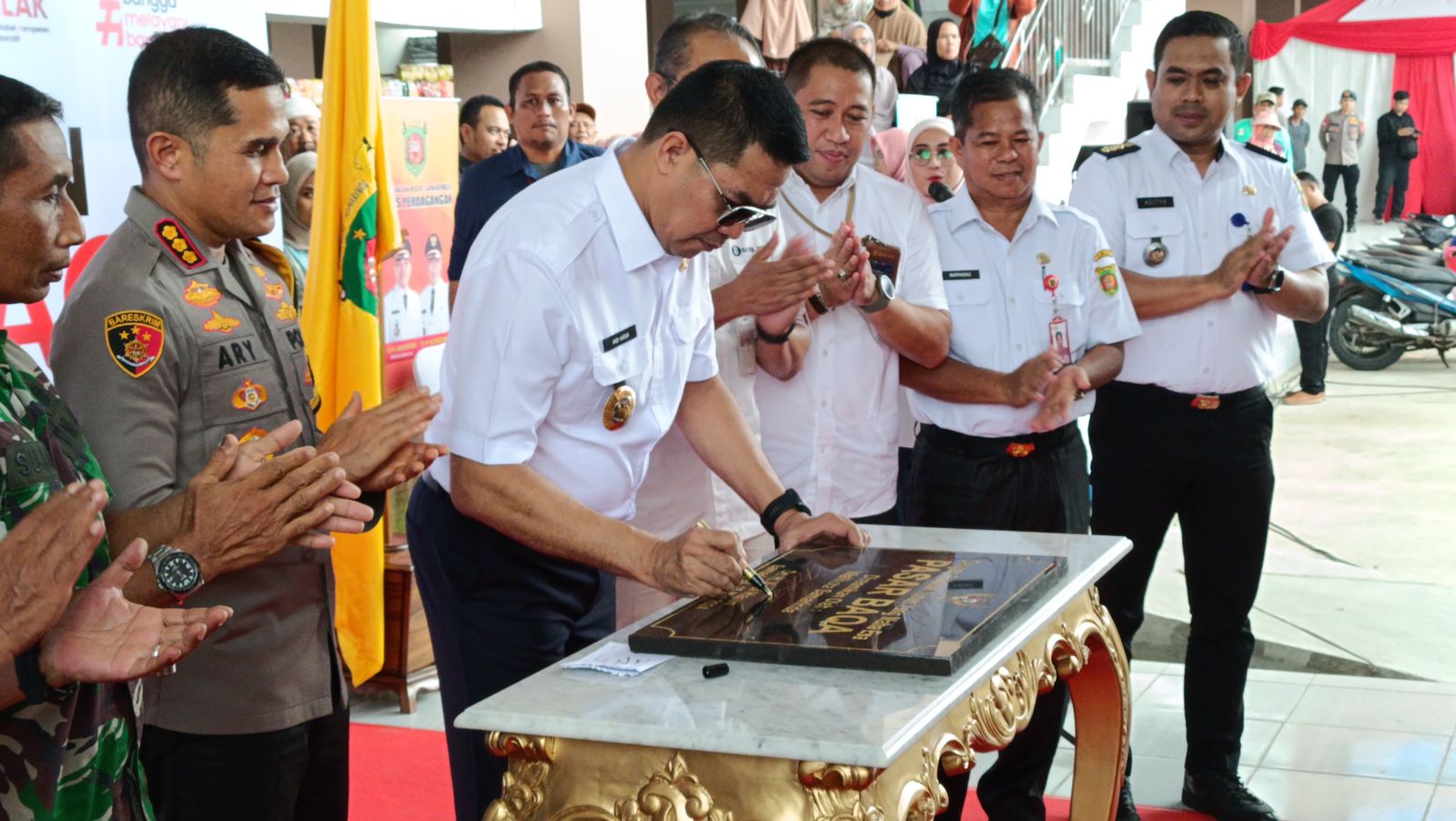 Peresmian pasar Baqa oleh Wali Kota Samarinda, Andi Harun (Foto: Klausa)