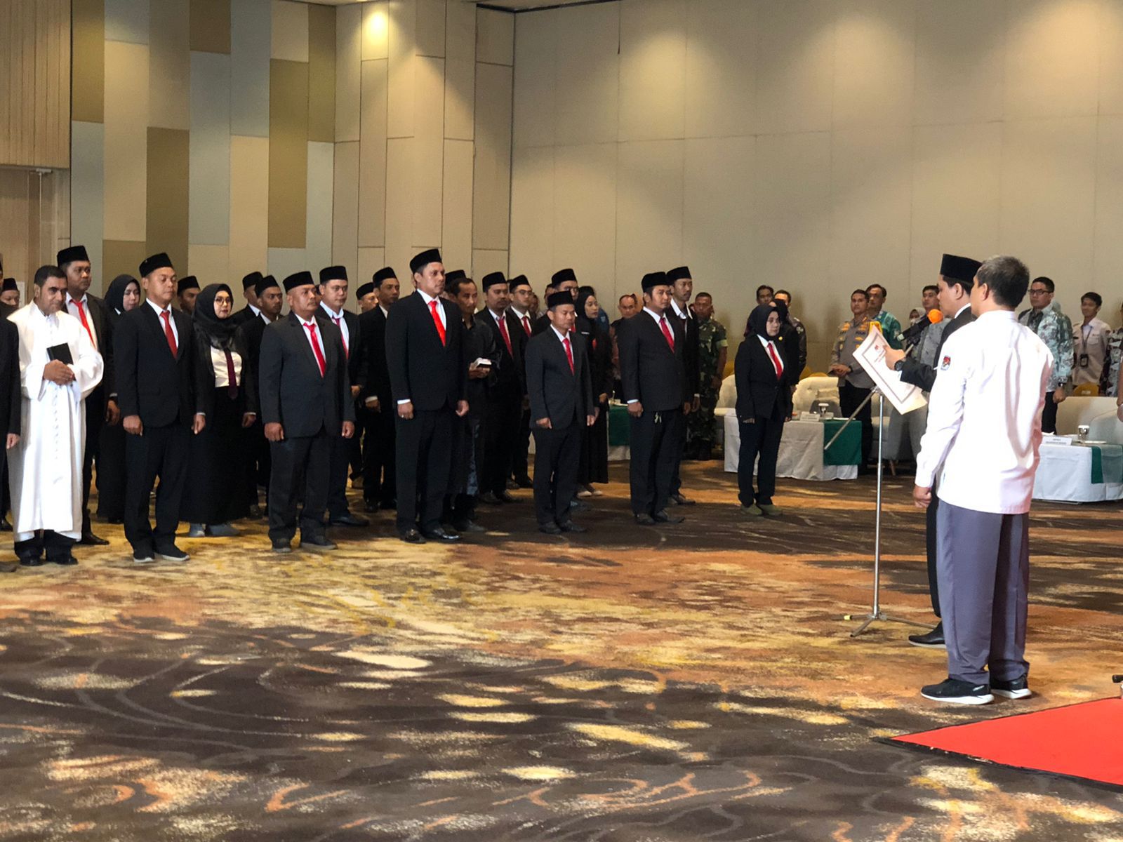 Pelantikan 50 PPK di Hotel Harris Samarinda, Kamis (16/5/2024) (Foto: Klausa)