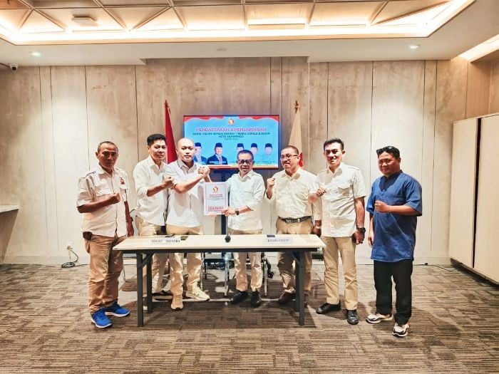 Syaparudin mengembalikan berkas pencalonan sebagai Calon Wakil Wali Kota Samarinda (Foto: Istimewa)