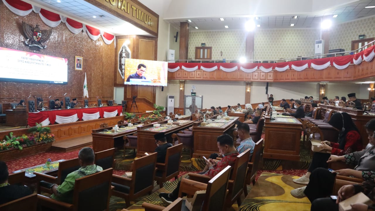 Suasana sidang Paripurna ke-27 di gedung DPRD Kutim (Foto: Istimewa)