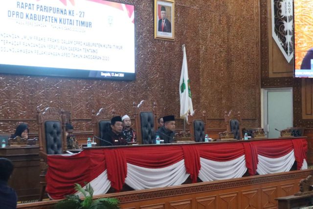 Suasana sidang Paripurna ke-27 di gedung DPRD Kutim (Foto: Istimewa)