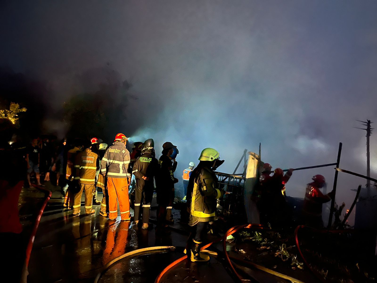 Kebakaran 2 bangsalan dengan 83 pintu ludes terbakar, pada Rabu (10/7/2024), di Jalan Cipto Mangunkusumo Gang Harapan Baru RT 20. (Foto: Istimewa)