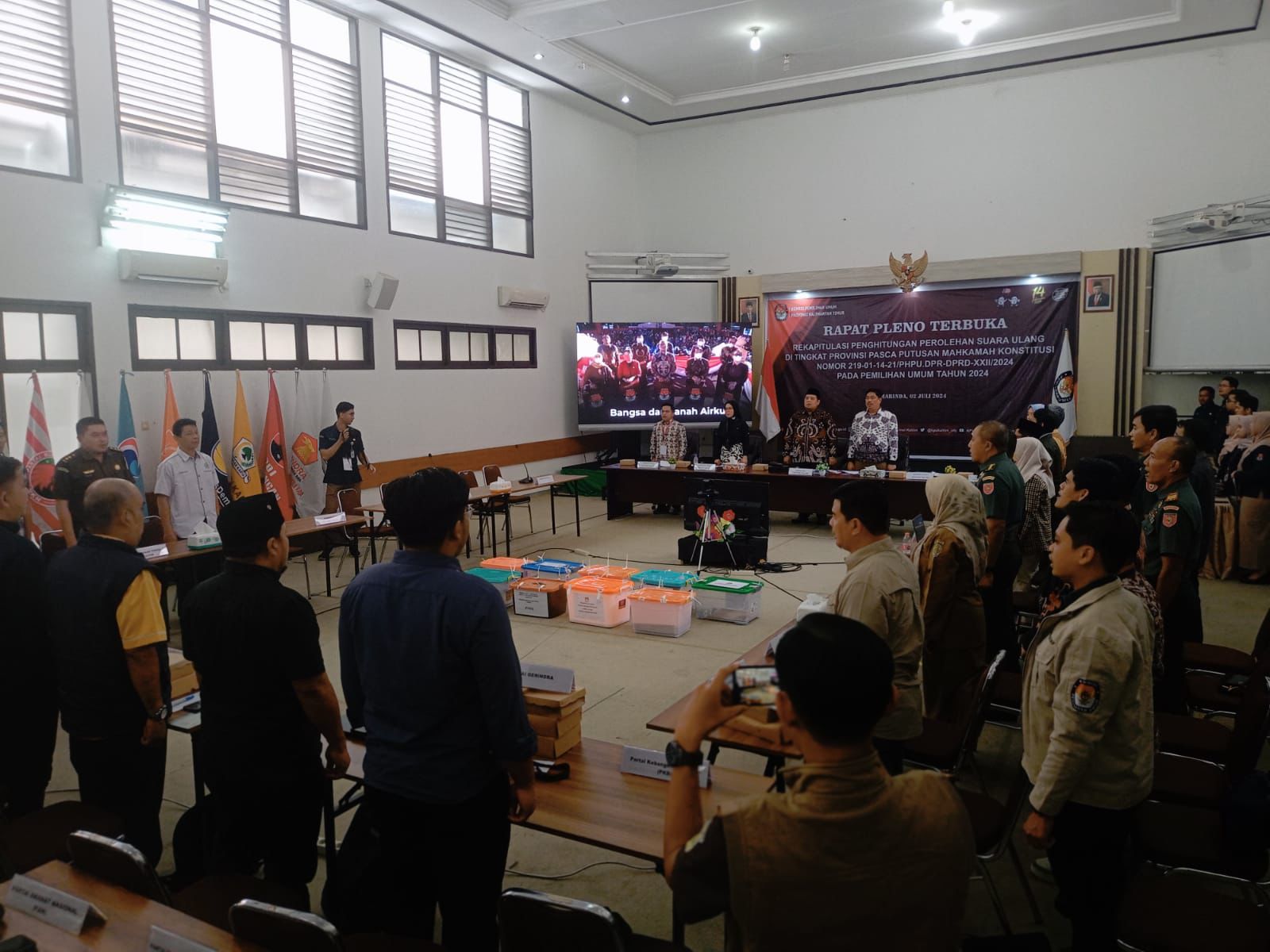 KPU Kaltim menggelar Rapat Pleno Terbuka di Jalan Basuki Rahmat Kota Samarinda pada Selasa (2/7/2024) (Foto: Yah/Klausa)
