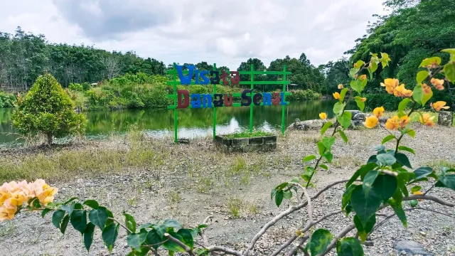 Wisata Danau Seneal di Muara Wahau, Kutai Timur (Foto: Istimewa)