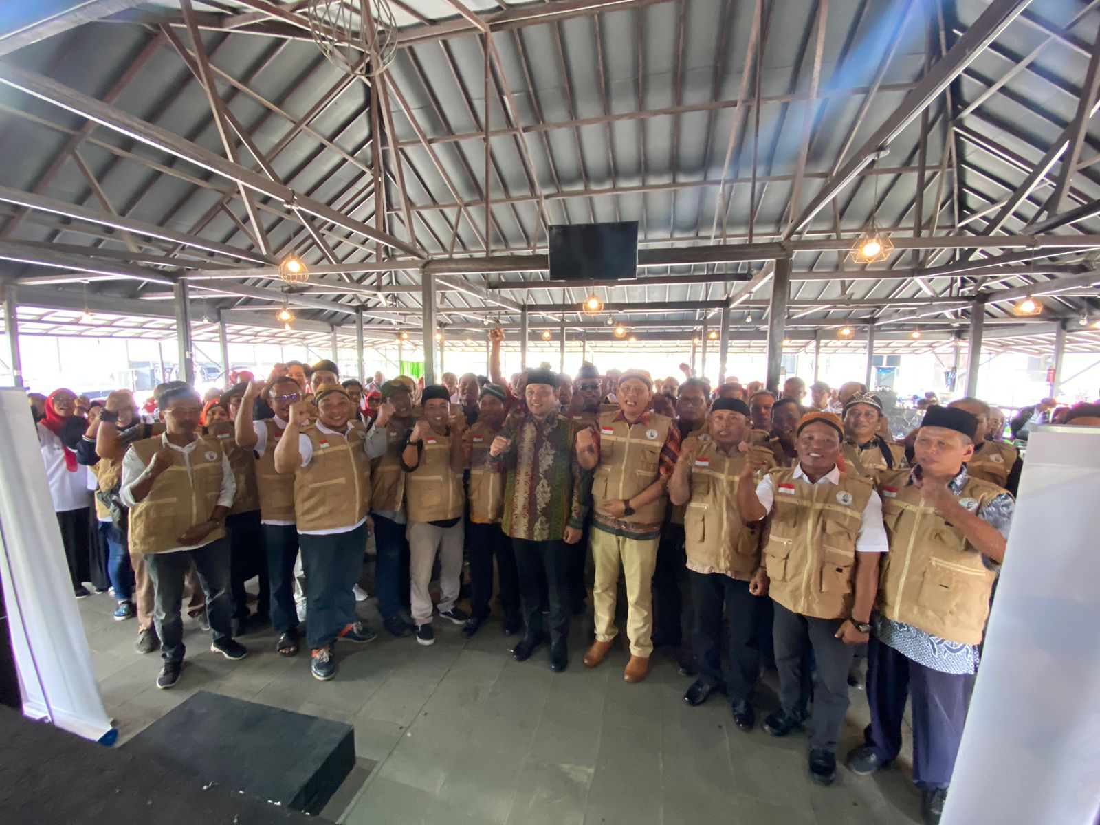 Relawan Jalasena dari berbagai kabupaten seperti Kutai Timur, Kutai Kartanegara, dan Samarinda di Giazima Resto, Cafe & Carwash pada Sabtu, (10/9/2024). (Foto: Yah/Klausa)