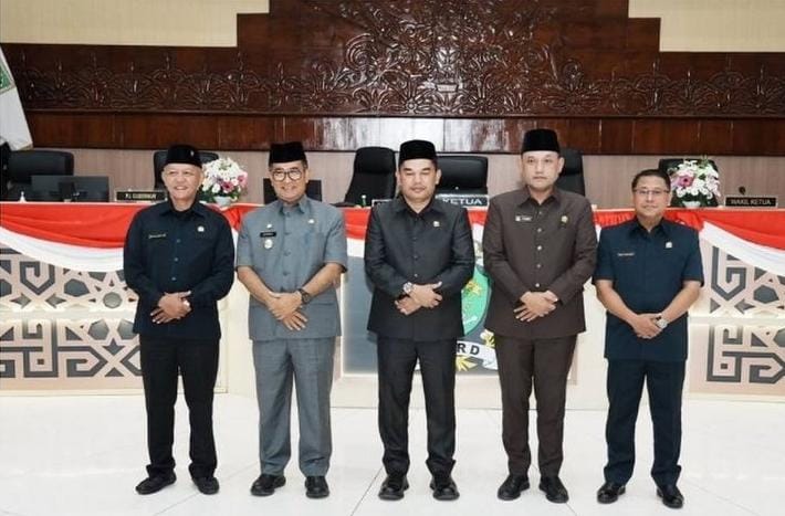 Pj Gubernur Akmal dalam kegiatan pelaksanaan Rapat Paripurna ke-30 DPRD Kaltim, di Gedung Utama Kantor DPRD Provinsi Kaltim, Jalan Teuku Umar, Senin (26/8/2024).(Ho/Pemprov Kaltim).