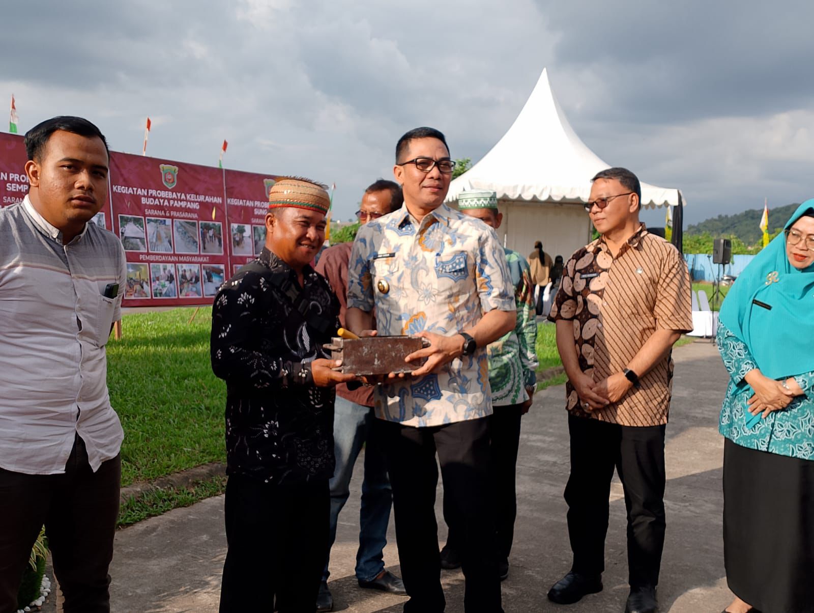 Penyerahan Program Probebaya di Perum Sempaja, Samarinda Utara pada Jumat (6/9/2024). (Foto: Yah/Klausa)