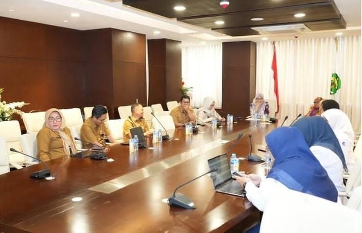 Pertemuan Sekdaprov Kaltim, Sri Wahyuni terima kunjungan Kepala Badan Pengembangan Sumber Daya Manusia (BPSDM) Kementerian Komunikasi dan Informatika (Kemenkominfo) Hary Budiarto beserta jajaran. (Ist)