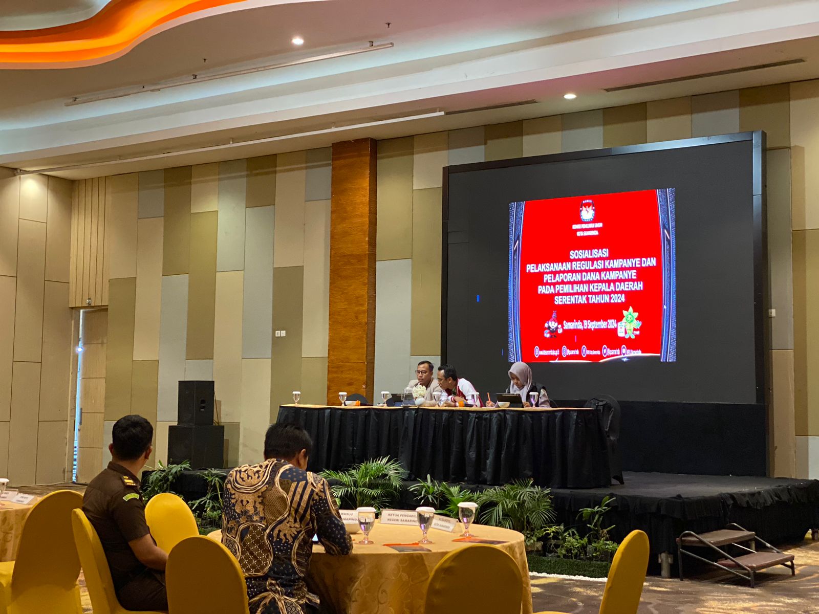 KPU Kota Samarinda Sosialisasi mengenai regulasi dana kampanye yang digelar di Hotel Harris Samarinda pada Kamis, (19/9/2024). (Foto: Yah/Klausa)