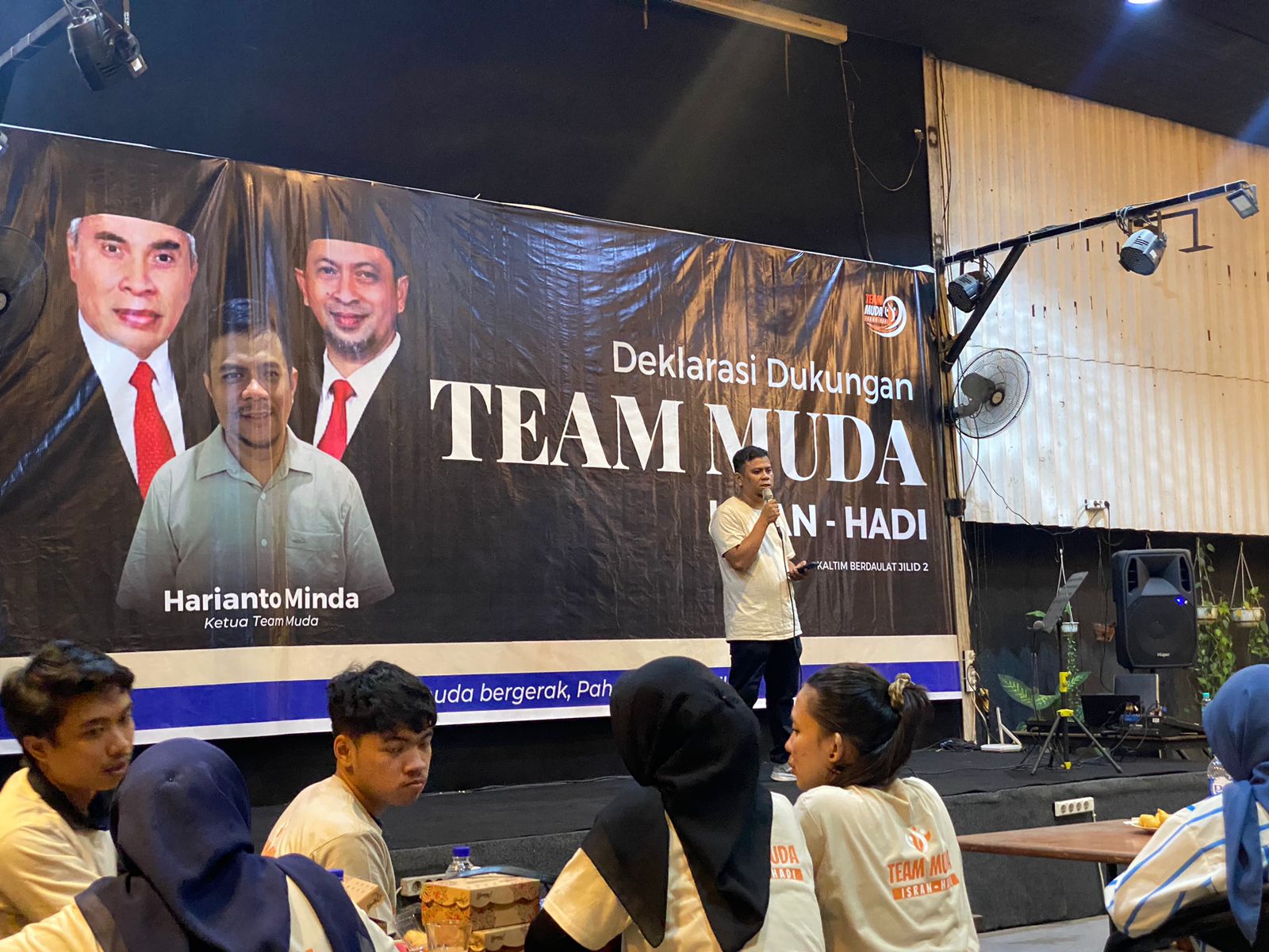 Deklarasi Dukungan Team Muda Isran - Hadi, di Bagios Cofe pada Jumat (20/9/2024).