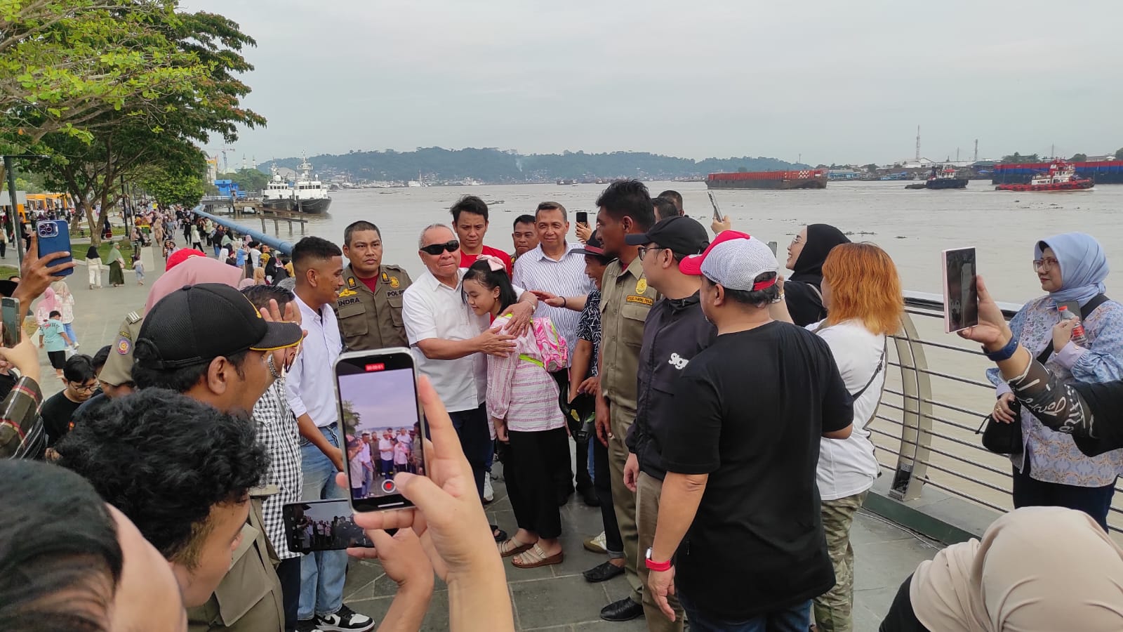 Bakal calon Gubernur Kaltim, Isran Noor ketika mengunjungi Teras Samarinda (Foto: Klausa)