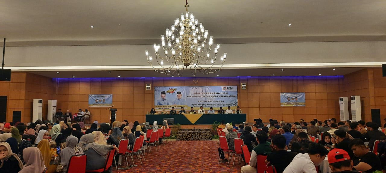 Cagub Rudy Mas'ud saat berbicara di kegiatan Lembaga Hikmah dan Kebijakan Publik (LHKP) Pengurus Wilayah (PW) Muhammadiyah Kaltim, di Puri Senyiur, Samarinda, pada Minggu (22/9/2024) malam. (Foto: Wan/Klausa)