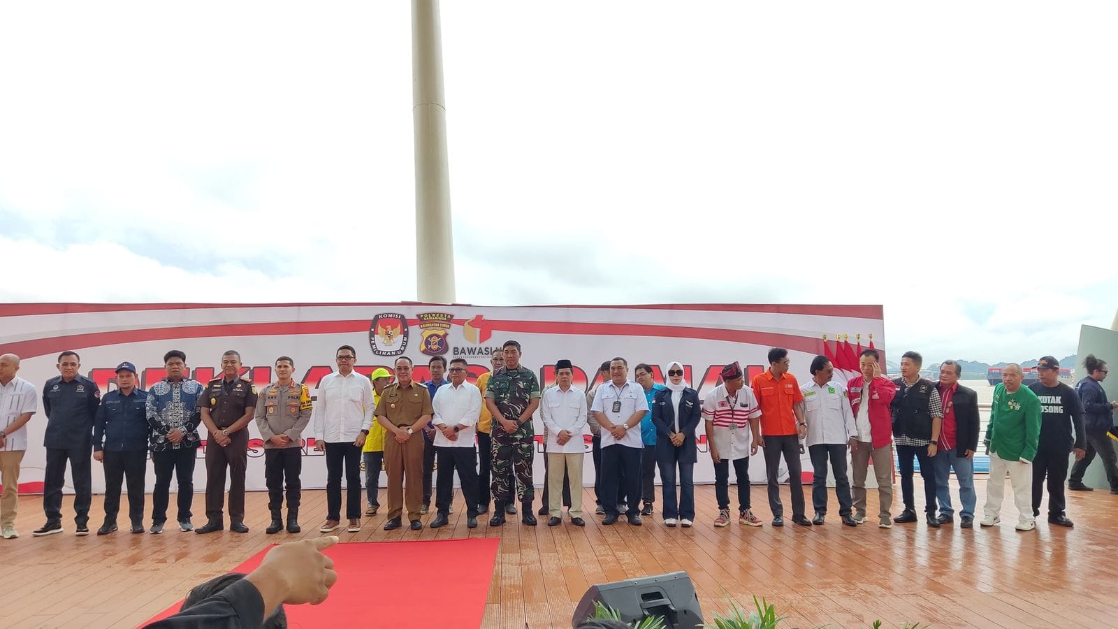 Deklarasi Pemilu Damai di Teras Samarinda, Senin (30/9/2024). (Foto: Yah/Klausa)