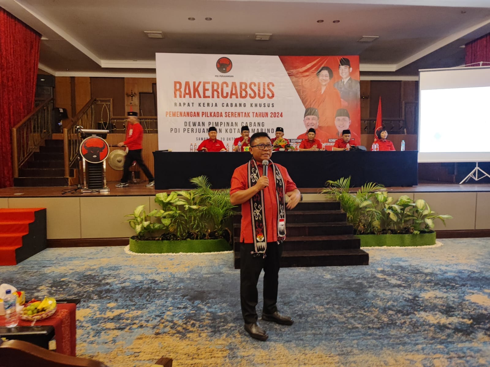Calon Wakil Wali Kota Samarinda, Saefuddin Zuhri saat menghadiri Rapat Kerja Cabang Khusus (Rakercasus) Pemenangan Pilkada Serentak Tahun 2024, Dewan Pimpinan Cabang (DPC) PDIP Samarinda, di Hotel Bumi Senyiur Samarinda, Minggu (20/10/2024) kemarin. (Ist)