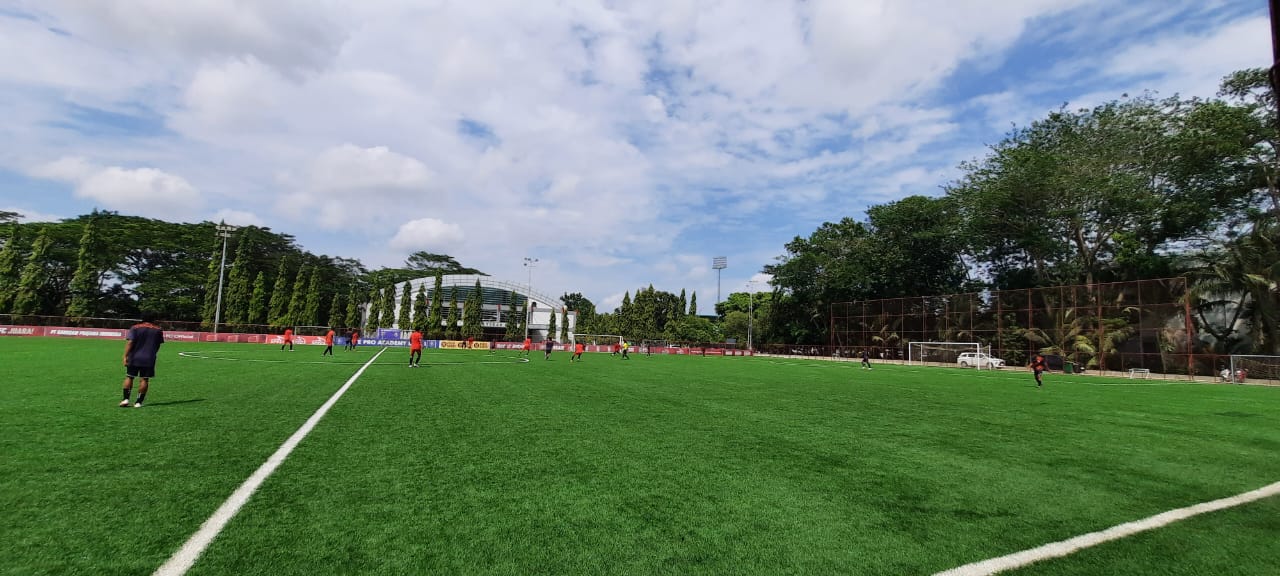 Tim Pra Popnas Kaltim melakukan pertandingan ujicoba dengan tim Borneo FC Junior dilangsungkan di Borneo FC Training Center, pada Sabtu (26/10/2024).