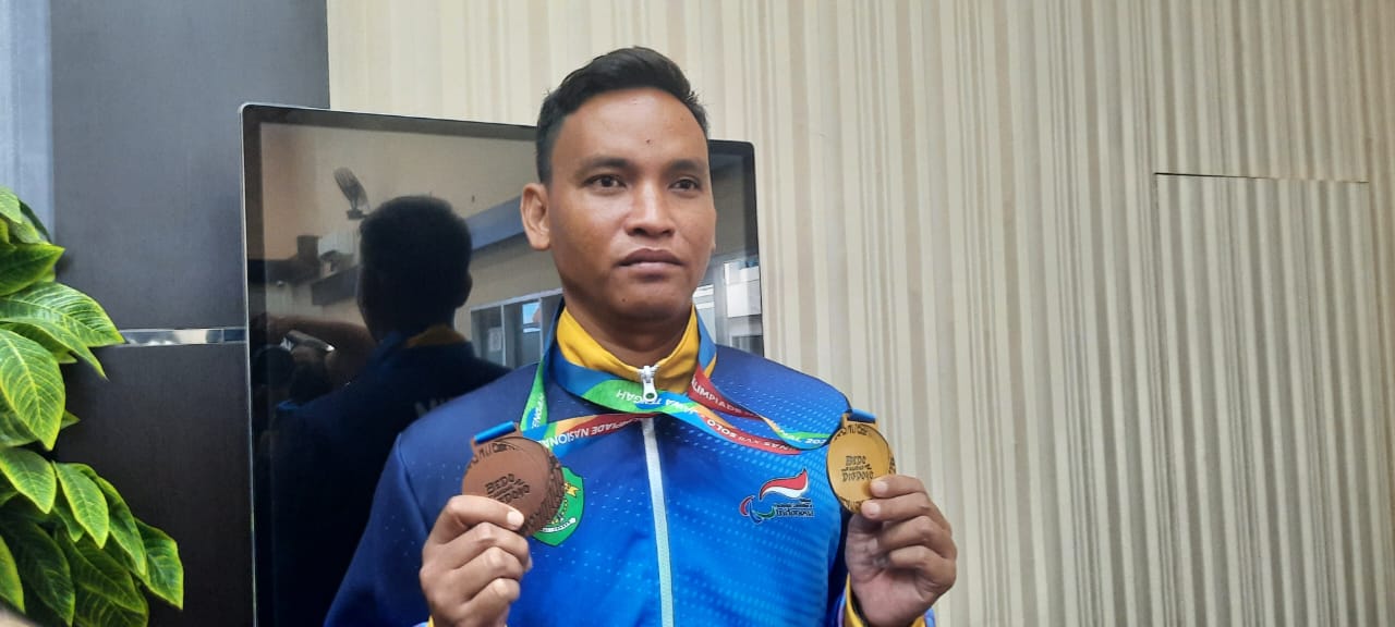 Firdaus atlet para renang saat diwawancarai Klausa.co Diskominfo Kaltim, Jumat (25/10/2024).