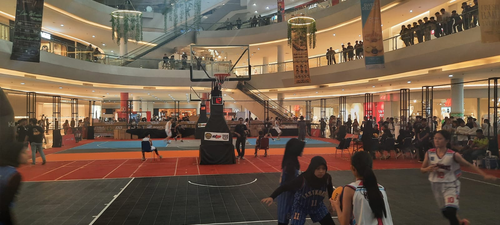 Pertandingan Kejuaran Bola Basket 3×3 Piala Gubernur Kaltim 2024 di Atrium Bigmall Samarinda, Jalan Untung Suropati, Karang Asam Ulu, Sungai Kunjang, Samarinda pada Rabu (30/10/2024) sore.
