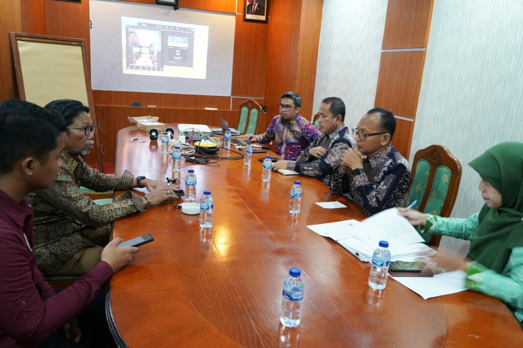 Penjabat Sementara (Pjs) Bupati Kutai Timur, M Agus Hari Kesuma (AHK), bersama Pemkot Bontang menggelar pertemuan di Hotel Bintang Sintuk, Kamis (31/10/2024). (Foto: Istimewa)