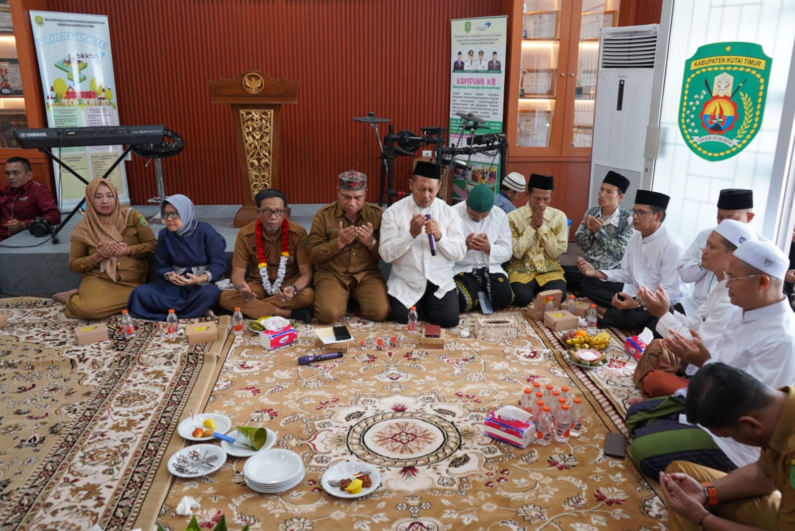 Khataman Quran di kantor DPPKB Kutim. (Foto: Istimewa)