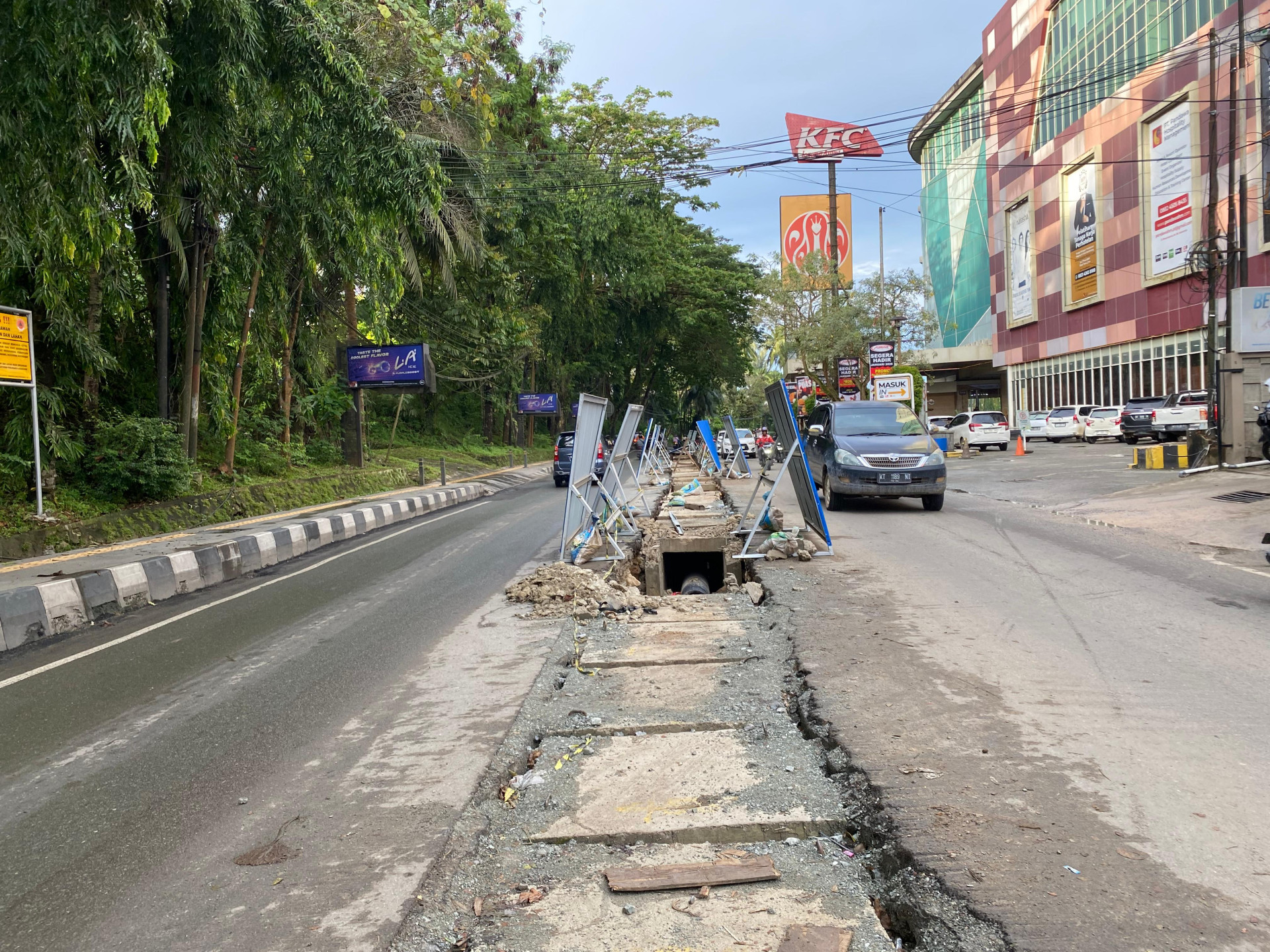 Perbaikan Jalan di beberapa Titik Kota Samarinda. (Foto: Yah/Klausa)