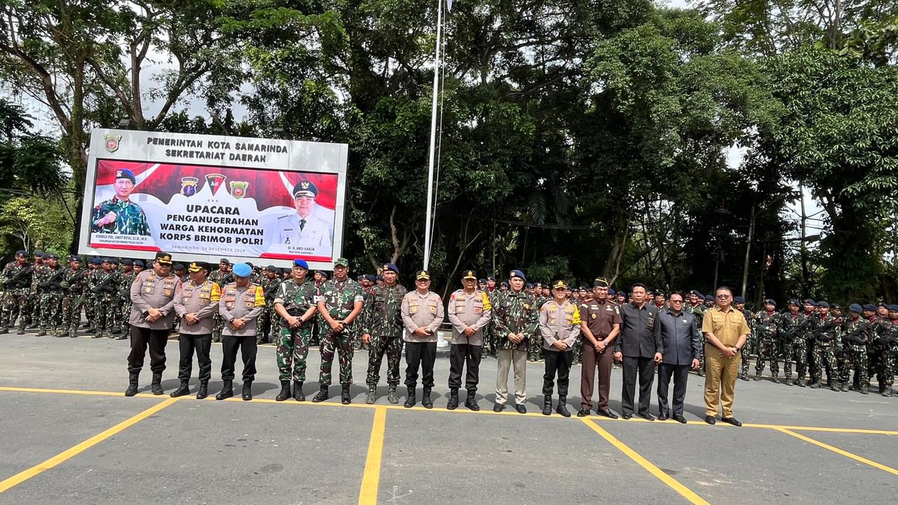 Kehormatan Korps Brimob Polri dalam sebuah acara yang berlangsung pada hari ini, Selasa (24/12/2024). (Foto: Yah/Klausa)