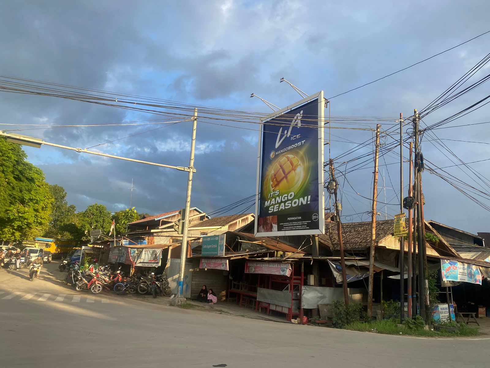 Reklame di Kota Samarinda. (Foto: Yah/Klausa)
